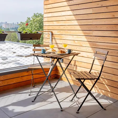 Days - Garage - Shared Terrace - Quiet Area Prague